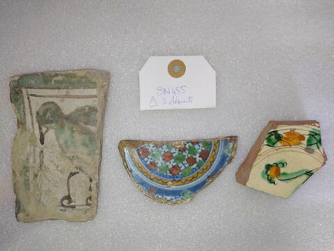 Trois tessons découverts au cours de fouilles à Narbonne