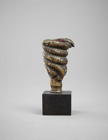 Statuette : Tête d'homme surmontée d'un serpent enroulé, image 4/4