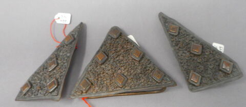 Trois élément d'agrafe (?) triangulaires, galvanoplasties des parties filigranées du reliquaire de Charroux (Vienne).