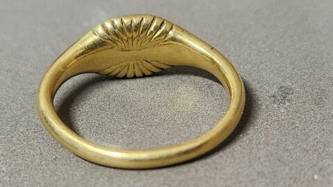 Bague portant des armoiries sur le chaton et lettres AN, image 2/5