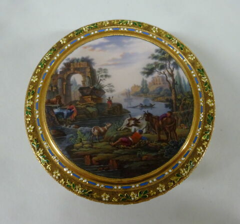 Boîte de forme ronde., image 2/4