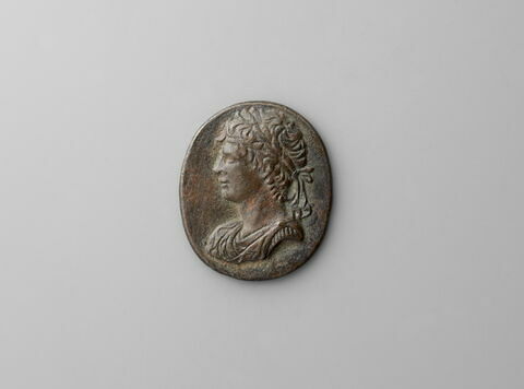 Médaillon : buste d'empereur romain lauré de profil à gauche, image 1/2