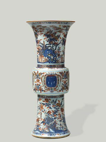 Vase cornet aux armes du duc d'Orléans d'une série de quatre (voir OA 5483, OA 5484 et OA 5485), image 1/5
