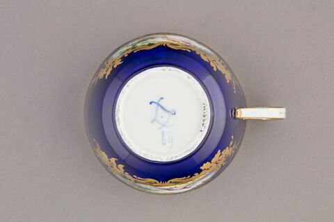 Tasse avec sa soucoupe, d'un service de quatre pièces (TH 1334 à 1337), image 2/7