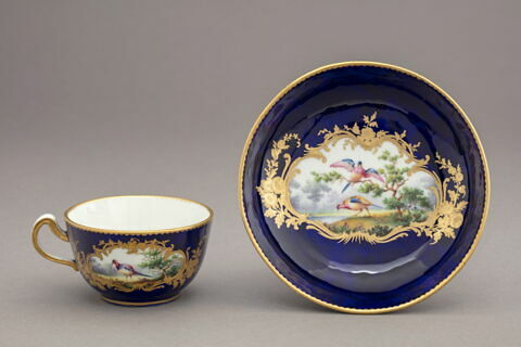 Tasse avec sa soucoupe, d'un service de quatre pièces (TH 1334 à 1337), image 1/7