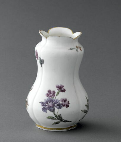 Vase à oignons, à décor de fleurs polychromes, d'une paire (OA 8043)