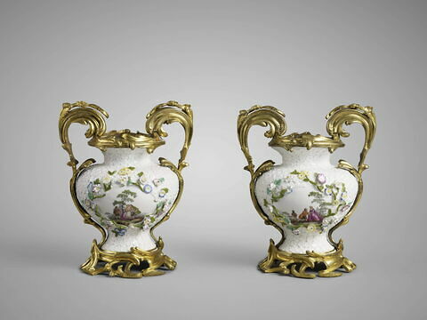 Un vase d'une paire (OA 8062)