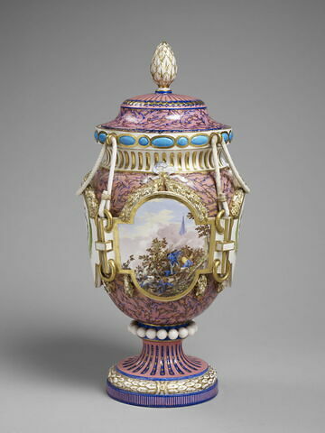 Vase "antique ferré", dit "de Fontenoy" ou "à cordon", d'une paire (OA 10592)