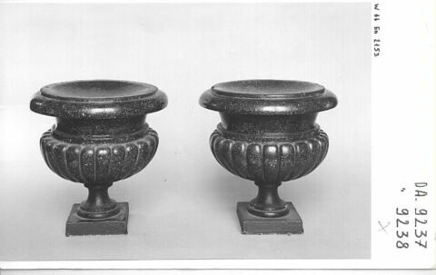 Vase circulaire, d'une paire (OA 9237), image 2/3