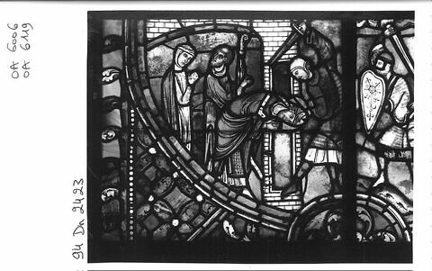 Vitrail, médaillon inférieur : scènes de l'histoire de saint Nicaise avec saint Nicaise et sainte Eutropie se dirigeant vers la cathédrale de Reims, arrivée des Vandales, martyre de saint Nicaise, image 12/17