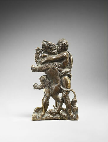 Figure d'applique : Hercule étouffant le lion de Némée, image 3/3