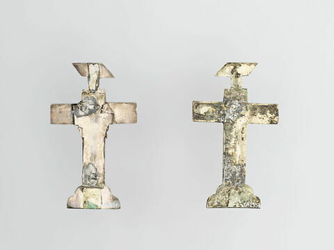 Deux faces d'une petite croix, image 2/3