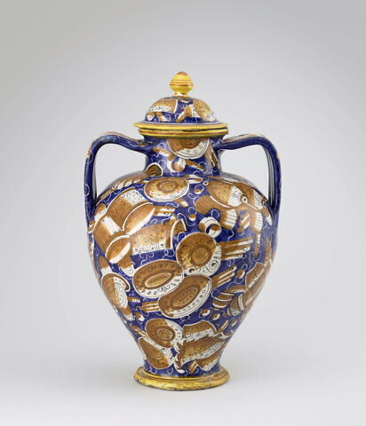 Vase de pharmacie couvert à deux anses : Allégorie de la Fortune, image 2/2