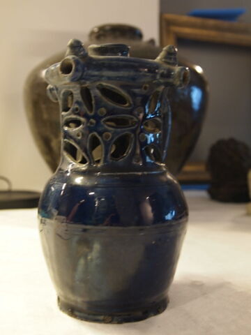 Petit pot trompeur couvert, image 2/5