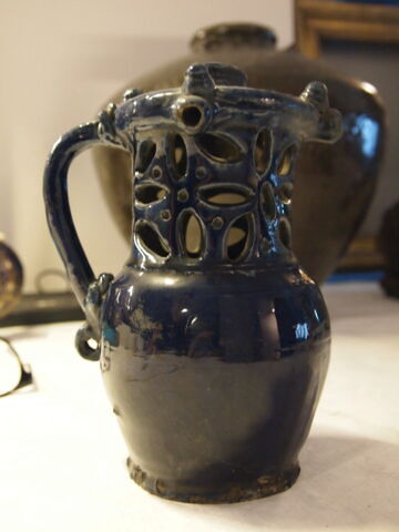 Petit pot trompeur couvert, image 3/5