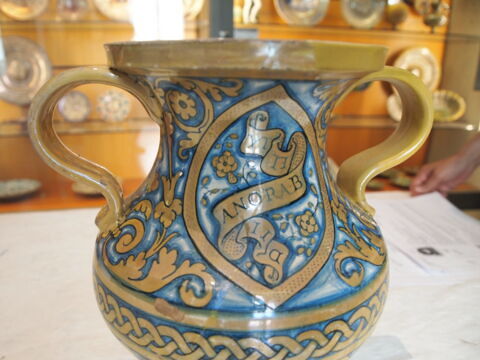 Vase sur pied à deux anses, image 5/6
