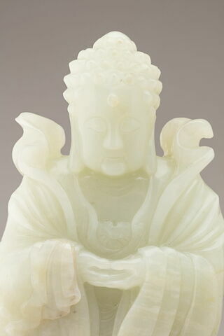 Figurine en jade vert pâle, image 2/4