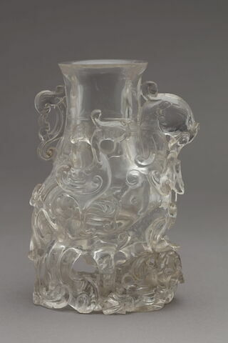 Vase en cristal de roche représentant un animal fantastique, image 6/7