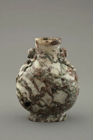 Petit vase en marbre de forme aplatie