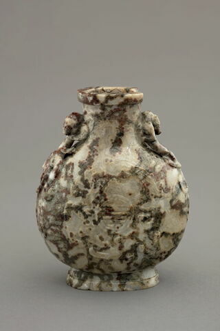 Petit vase en marbre de forme aplatie, image 4/5