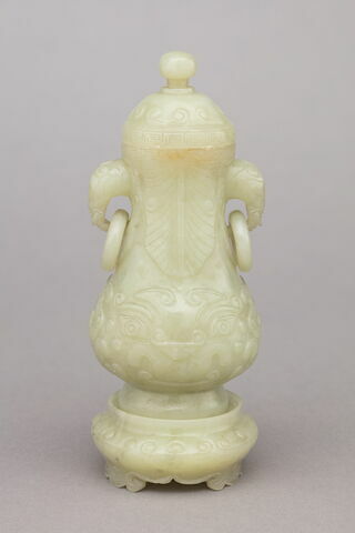 Petit vase en jade vert pâle à couvercle, image 3/3