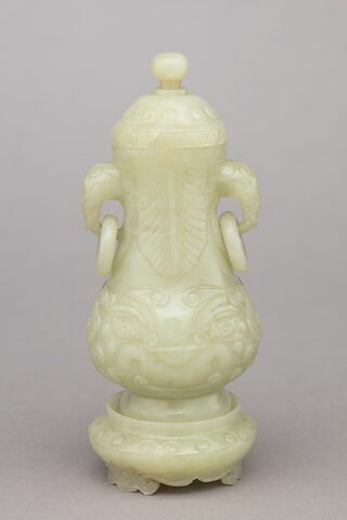 Petit vase en jade vert pâle à couvercle, image 1/3