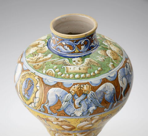 Grand vase de forme ovoïde : armoiries (?), image 2/10