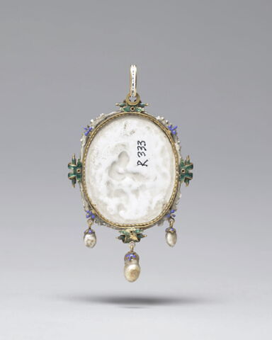 Pendentif représentant un alchimiste, image 2/4