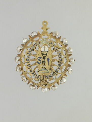 Pendentif ajouré : Vierge sur un croissant, image 2/2