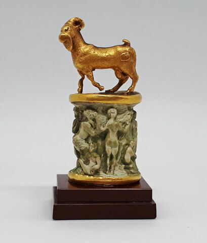 Cachet formé d'un bouc en or, image 1/4