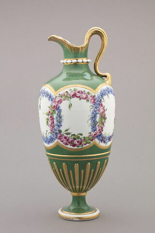 Vase en forme d'aiguière, d'une paire (R 488), image 2/9