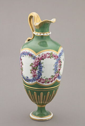 Vase en forme d'aiguière, d'une paire (R 488), image 3/9