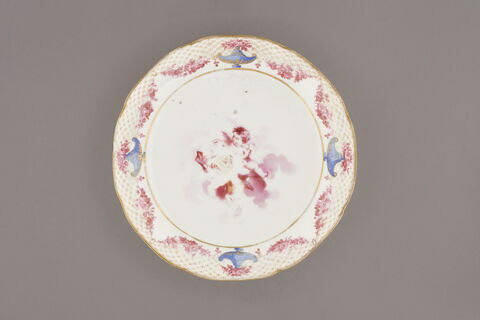 Assiette creuse à bords contournés d'une série de quatre (R 506, 507, 508, 509), image 1/4