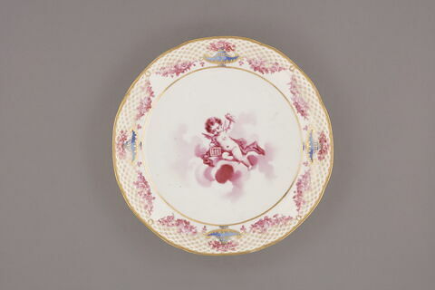 Assiette creuse à bords contournés d'une série de quatre (R 506, 507, 508, 509), image 1/4
