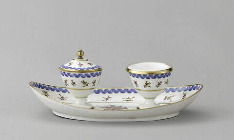 Plateau ovale à bords relevés avec deux petits pots ayant chacun un bol intérieur et un couvercle, d'une paire (R 567), d'un service de table (R 550 à 675), image 5/7