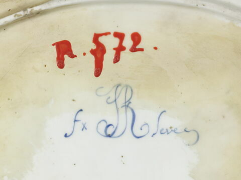 Plat ovale à bords contournés, d'une série de quatre (R 572, 573, 574, 575), d'un service de table (R 550 à 675), image 2/2