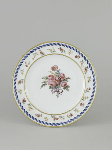 Assiette ronde, d'une série de soixante-neuf (R 596 à 664) d'un service de table (R 550 à 675), image 1/2