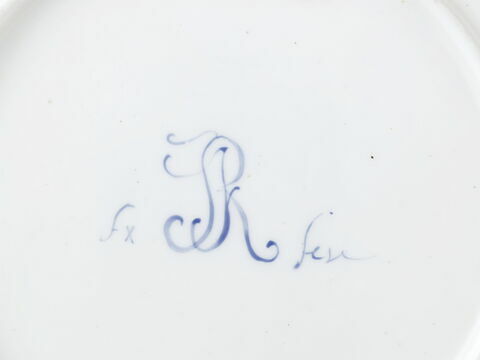 Assiette ronde, d'une série de soixante-neuf (R 596 à 664), d'un service de table (R 550 à 675), image 2/2