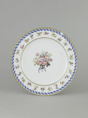 Assiette ronde, d'une série de soixante-neuf (R 596 à 664), d'un service de table (R 550 à 675), image 1/2