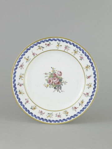 Assiette ronde, d'une série de soixante-neuf (R 596 à 664), d'un service de table (R 550 à 675), image 1/2