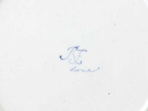 Assiette ronde, d'une série de soixante-neuf (R 596 à 664), d'un service de table (R 550 à 675), image 2/2