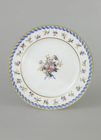 Assiette ronde, d'une série de soixante-neuf (R 596 à 664), d'un service de table (R 550 à 675), image 1/2