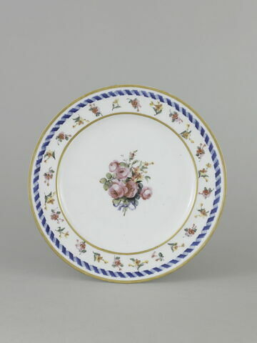 Assiette ronde, d'une série de soixante-neuf (R 596 à 664), d'un service de table (R 550 à 675), image 1/2