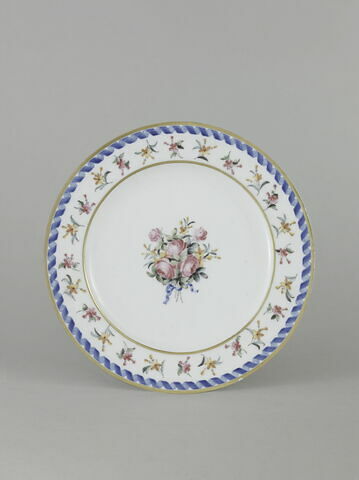 Assiette ronde, d'une série de soixante-neuf (R 596 à 664), d'un service de table (R 550 à 675), image 1/2