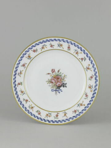 Assiette ronde, d'une série de soixante-neuf (R 596 à 664), d'un service de table (R 550 à 675), image 1/2