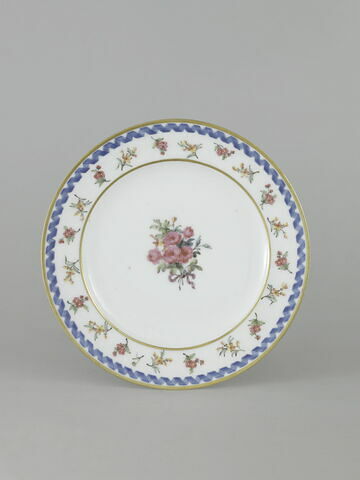 Assiette ronde, d'une série de soixante-neuf (R 596 à 664), d'un service de table (R 550 à 675), image 1/2