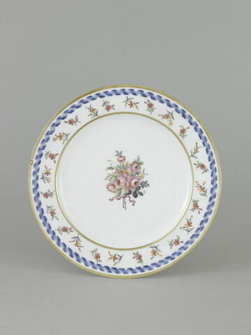 Assiette ronde, d'une série de soixante-neuf (R 596 à 664), d'un service de table (R 550 à 675), image 1/2