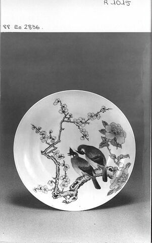Assiette creuse en porcelaine coquille d'oeuf, revers rubis, image 1/1