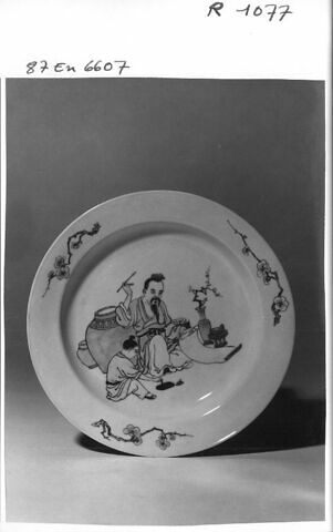 Assiette en porcelaine de Chine, coquille d'oeuf, revers rubis, image 1/1