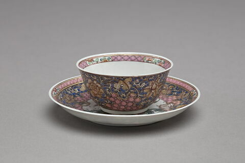 Tasse à thé et soucoupe d'une paire (R 1151 et 1152), image 1/5